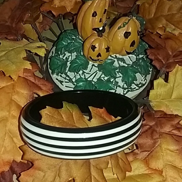 Timeless! Dark Brown & Beige Bangle Bracelet - Picture 3 of 3